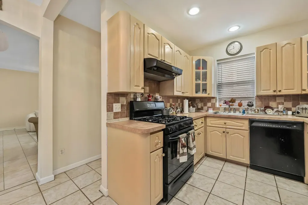 1825 Yates Avenue Bronx NY 10461