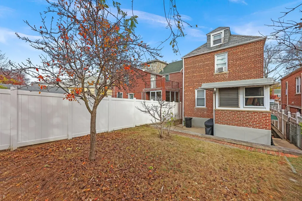 1825 Yates Avenue Bronx NY 10461