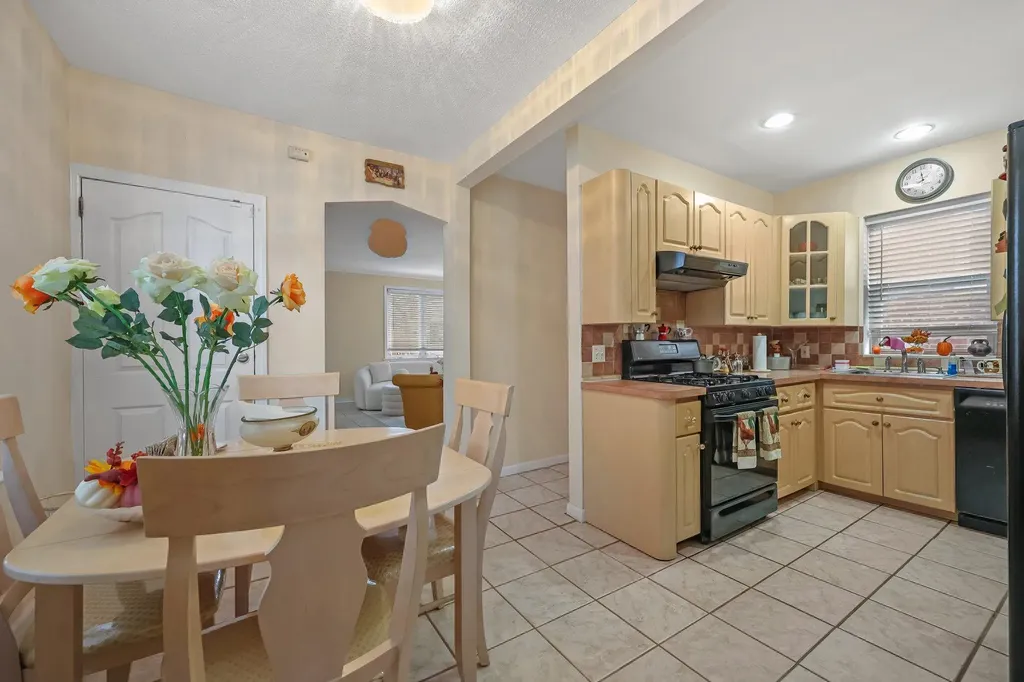 1825 Yates Avenue Bronx NY 10461