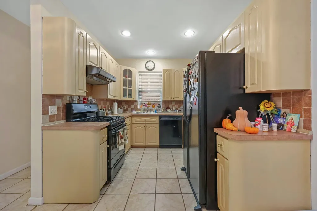 1825 Yates Avenue Bronx NY 10461