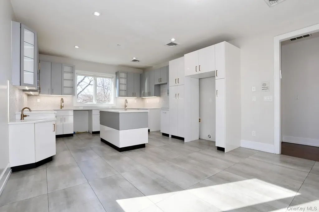 8 Neil Road Spring Valley NY 10977