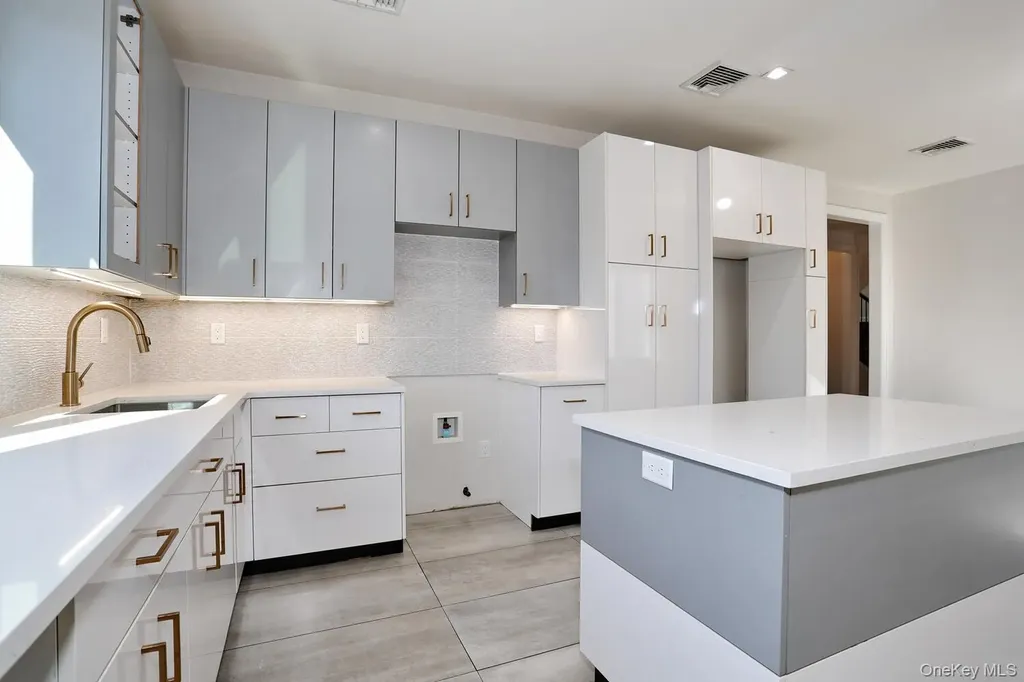 8 Neil Road Spring Valley NY 10977