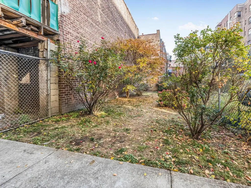 2648 Morris Avenue Bronx NY 10468