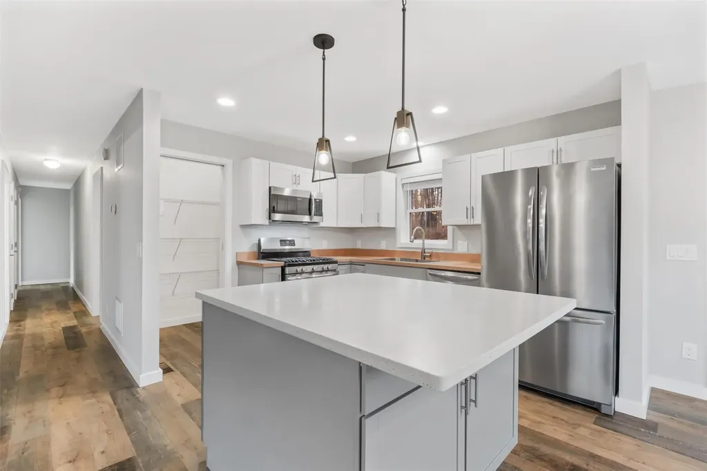 93 Kelly Road Red Hook NY 12571
