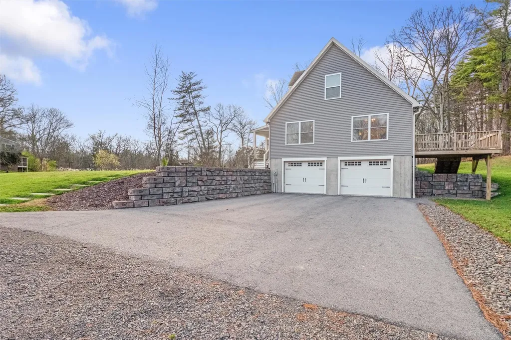 93 Kelly Road Red Hook NY 12571