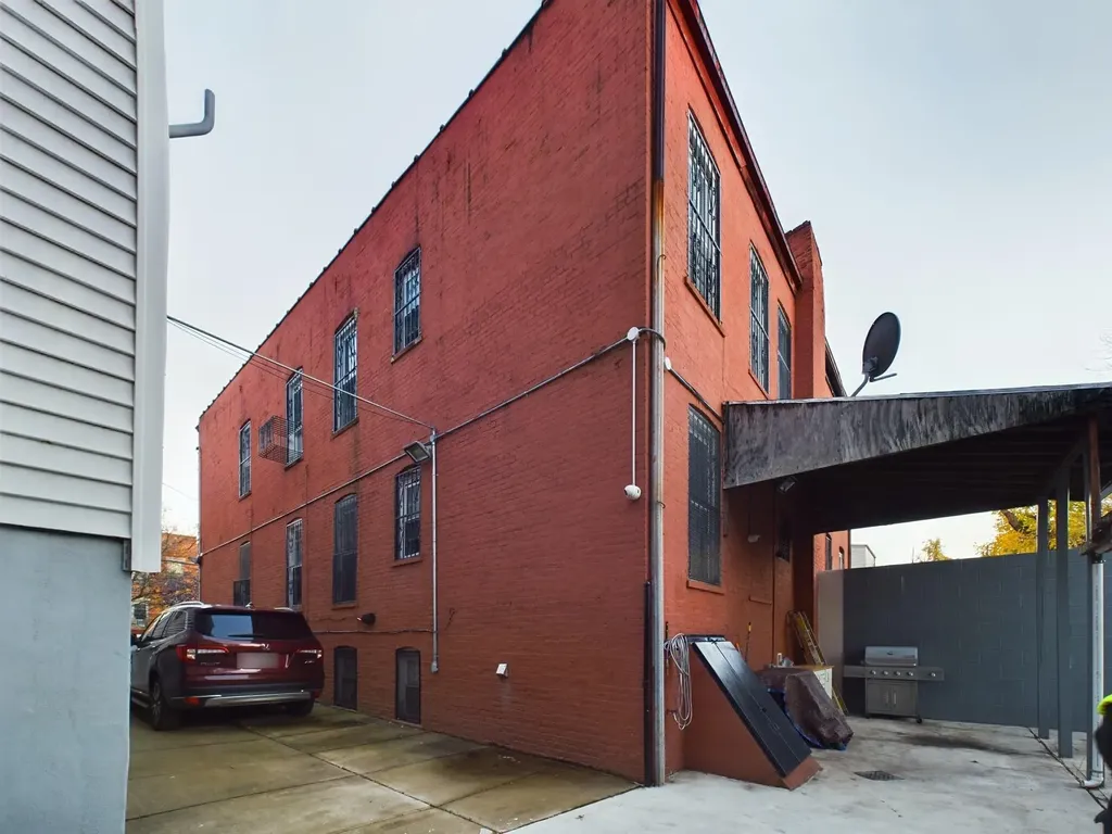 434 Warwick Street Brooklyn NY 11207