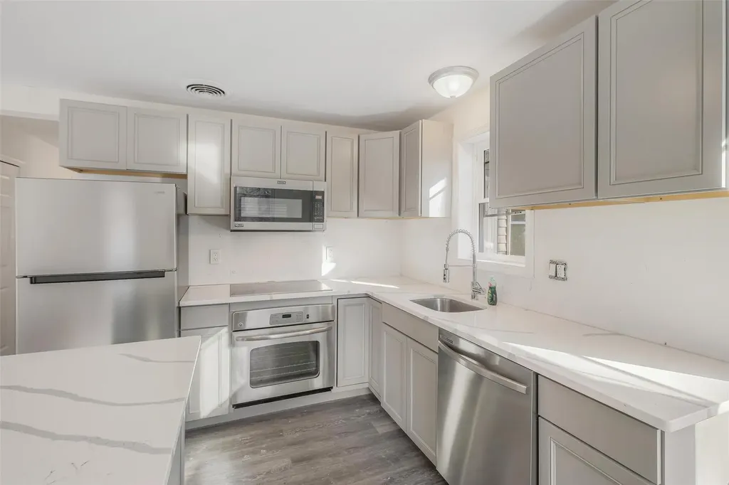 18 Magurno Lane Poughkeepsie NY 12603