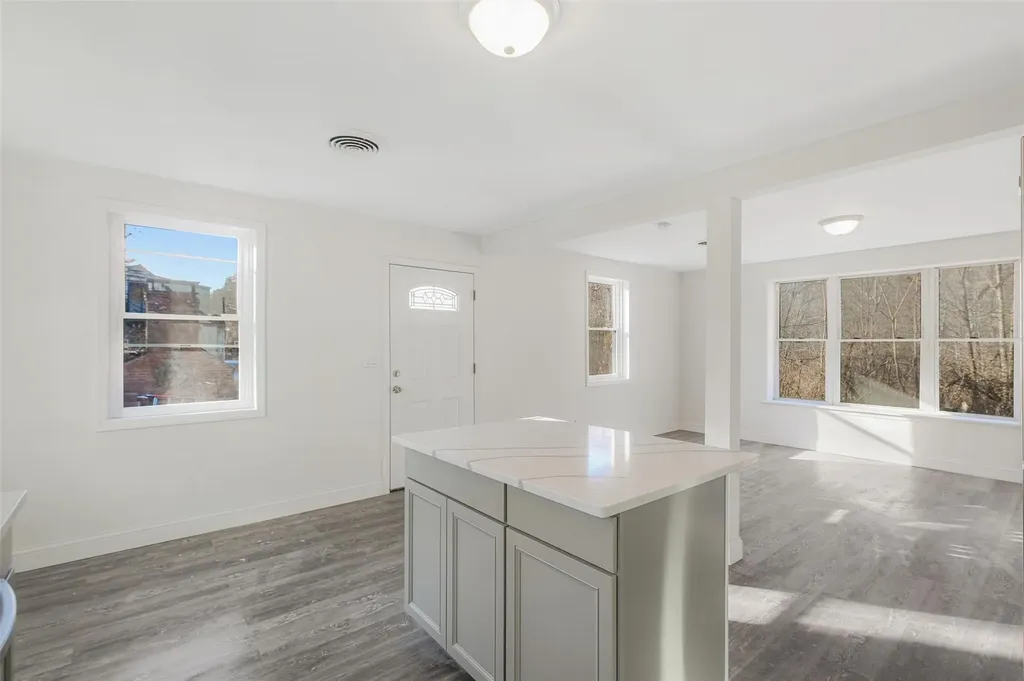 18 Magurno Lane Poughkeepsie NY 12603