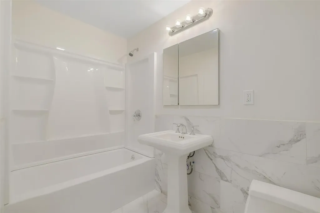 18 Magurno Lane Poughkeepsie NY 12603