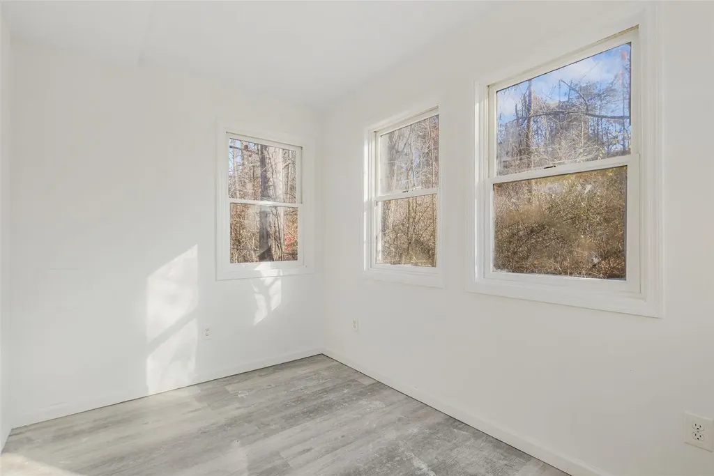 18 Magurno Lane Poughkeepsie NY 12603