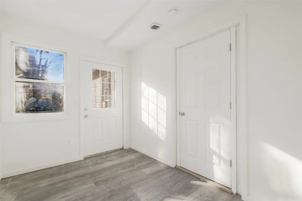 18 Magurno Lane Poughkeepsie NY 12603