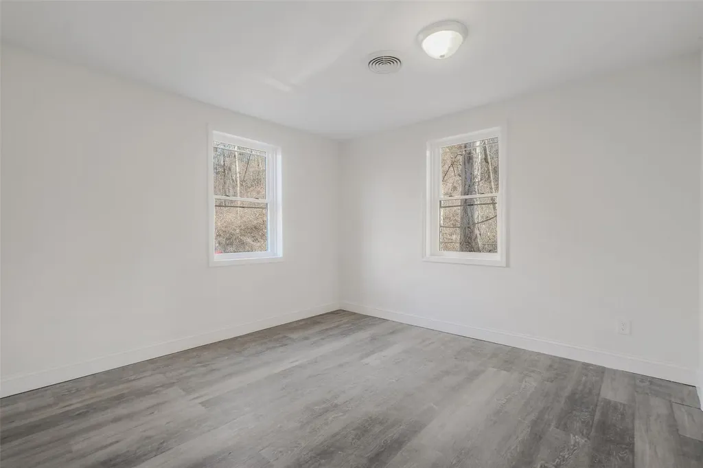 18 Magurno Lane Poughkeepsie NY 12603