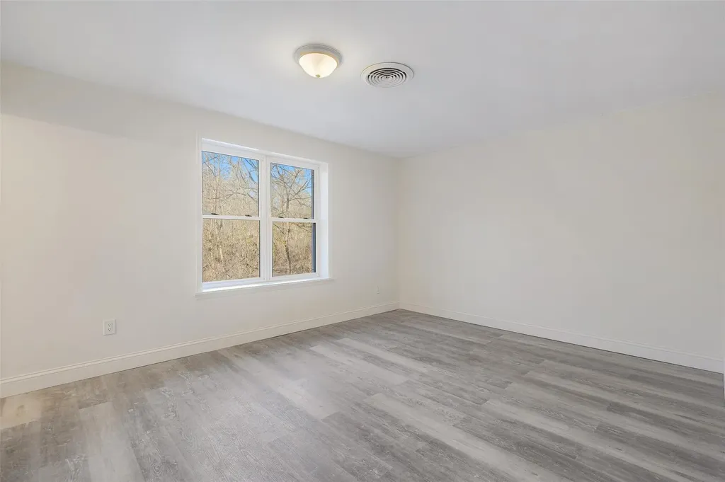 18 Magurno Lane Poughkeepsie NY 12603