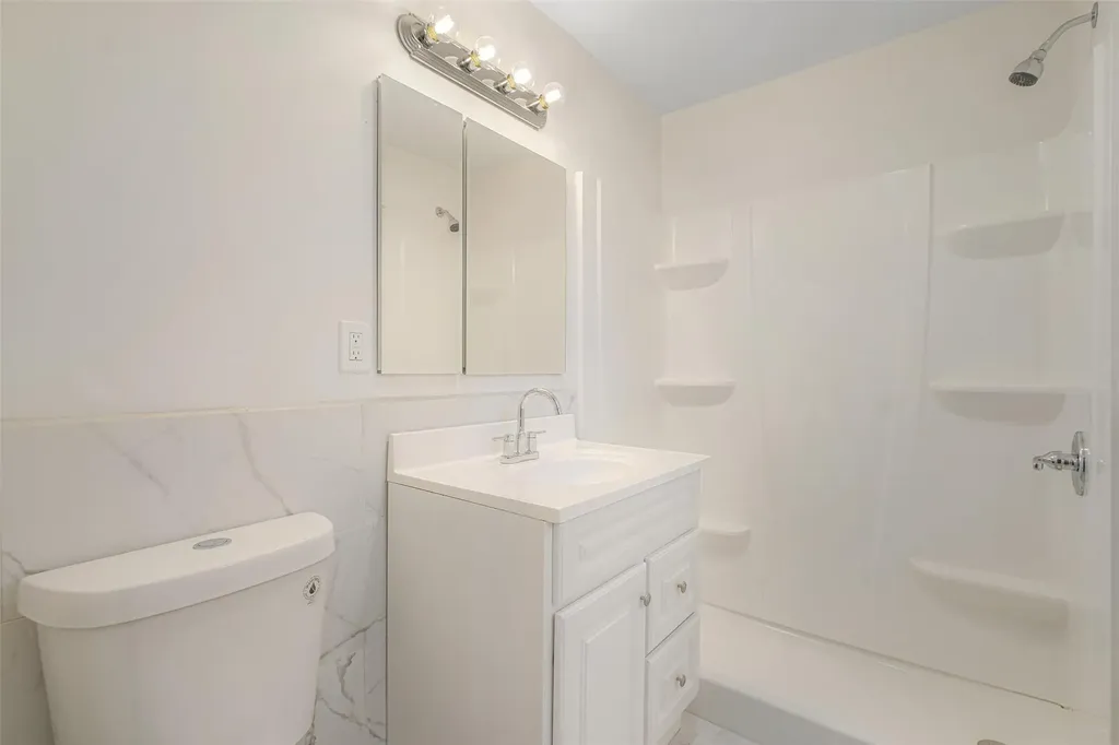 18 Magurno Lane Poughkeepsie NY 12603