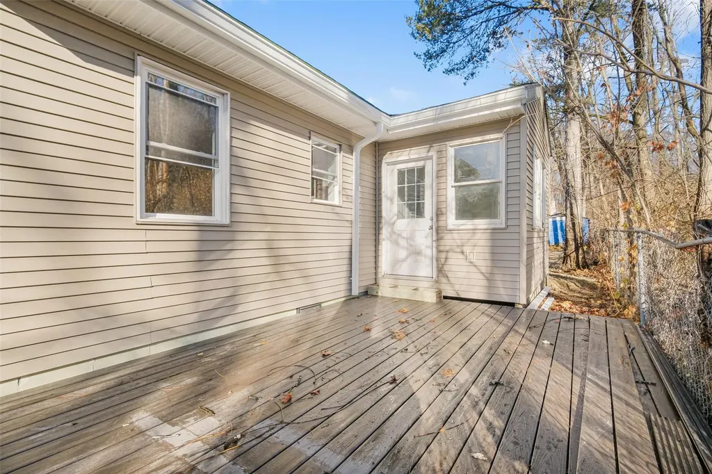 18 Magurno Lane Poughkeepsie NY 12603
