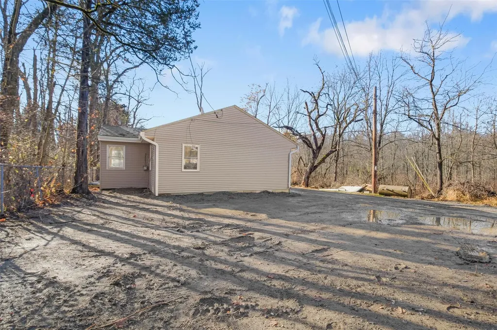 18 Magurno Lane Poughkeepsie NY 12603