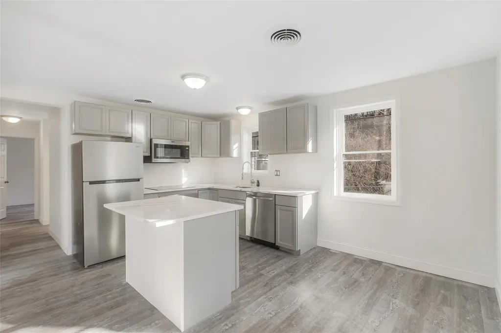 18 Magurno Lane Poughkeepsie NY 12603