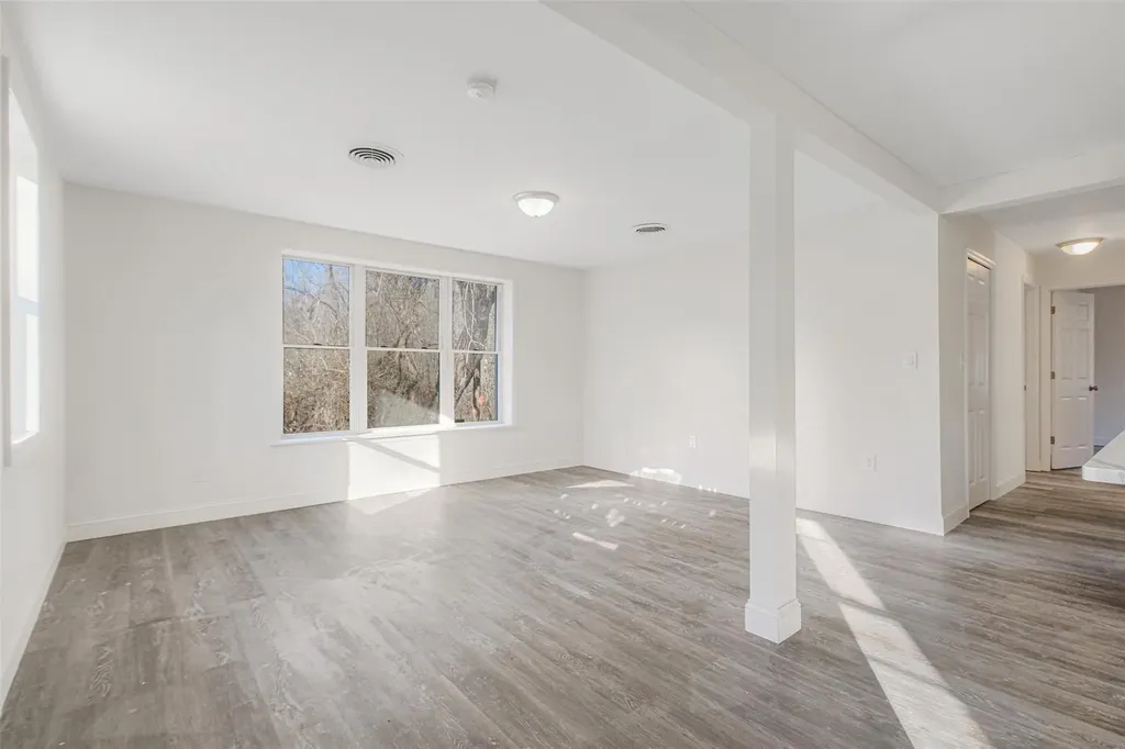 18 Magurno Lane Poughkeepsie NY 12603