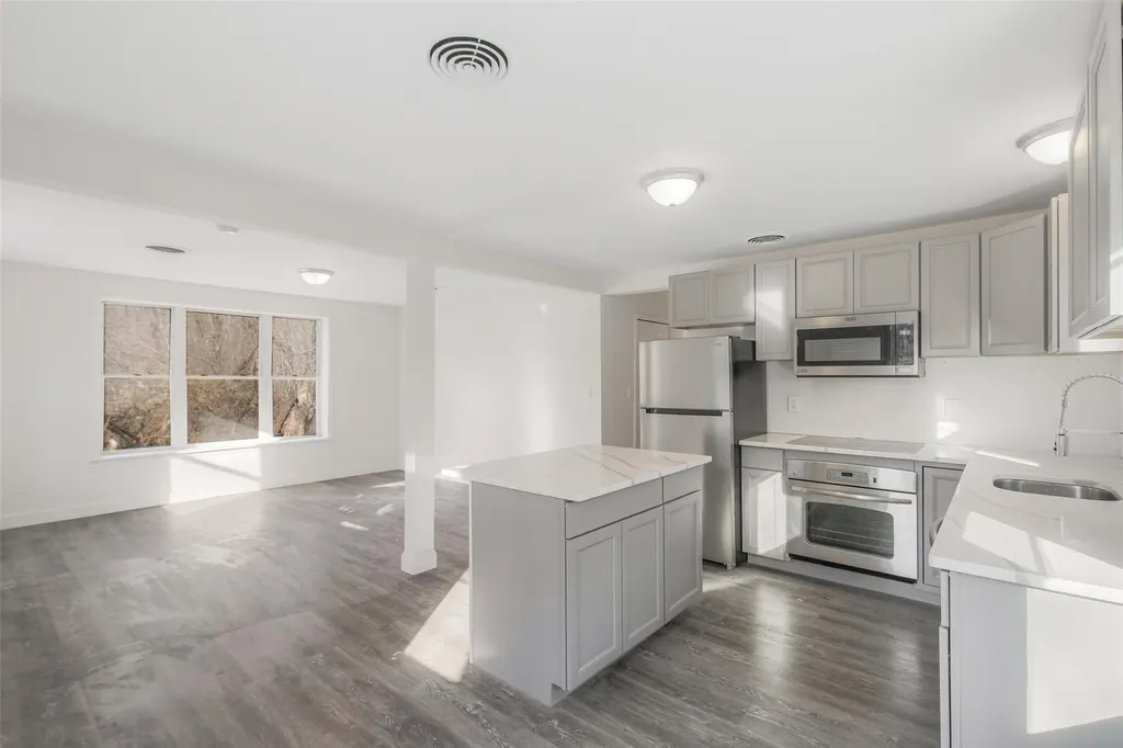 18 Magurno Lane Poughkeepsie NY 12603