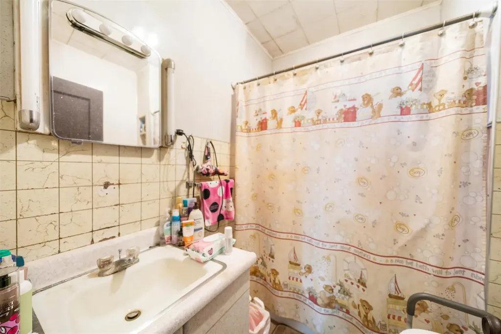 156 Commonwealth Avenue Middletown NY 10940
