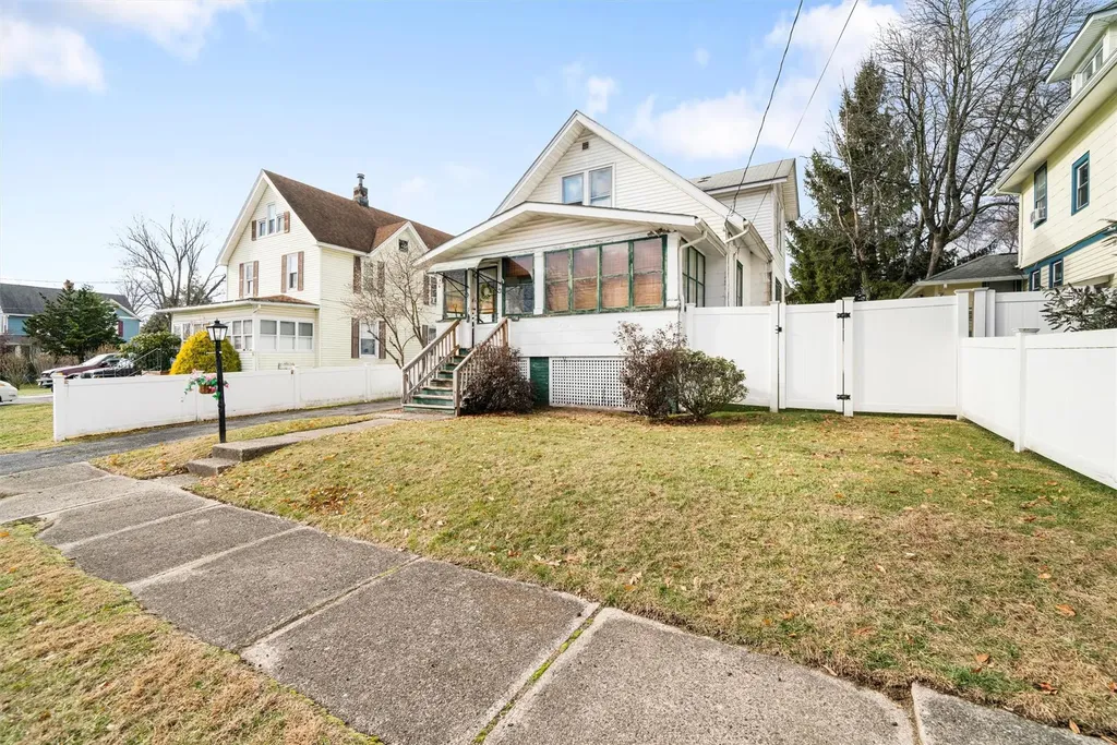 156 Commonwealth Avenue Middletown NY 10940