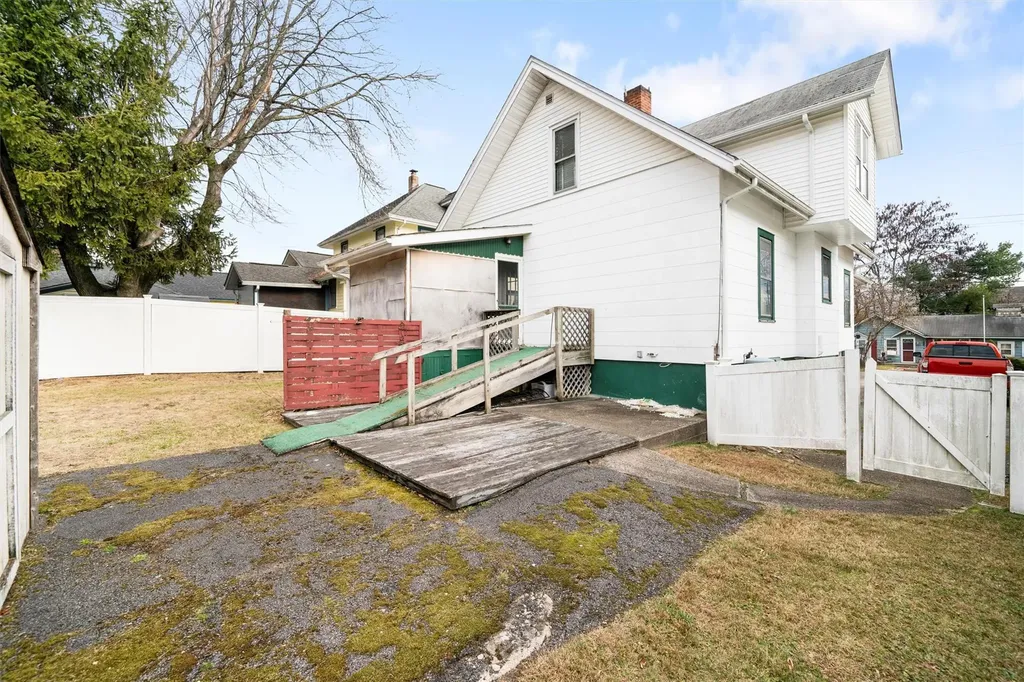 156 Commonwealth Avenue Middletown NY 10940
