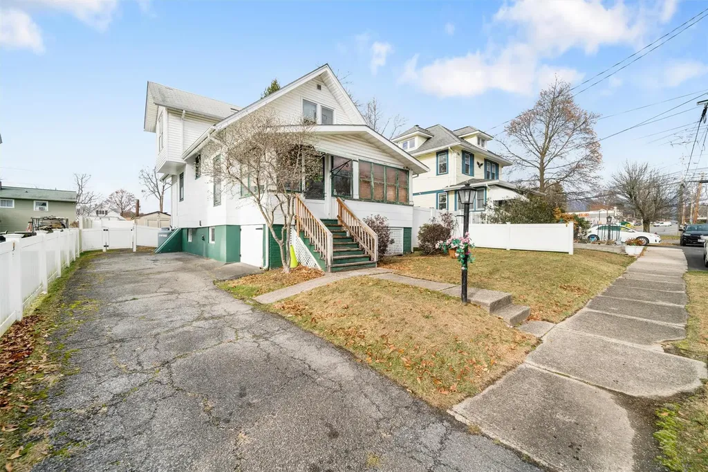 156 Commonwealth Avenue Middletown NY 10940
