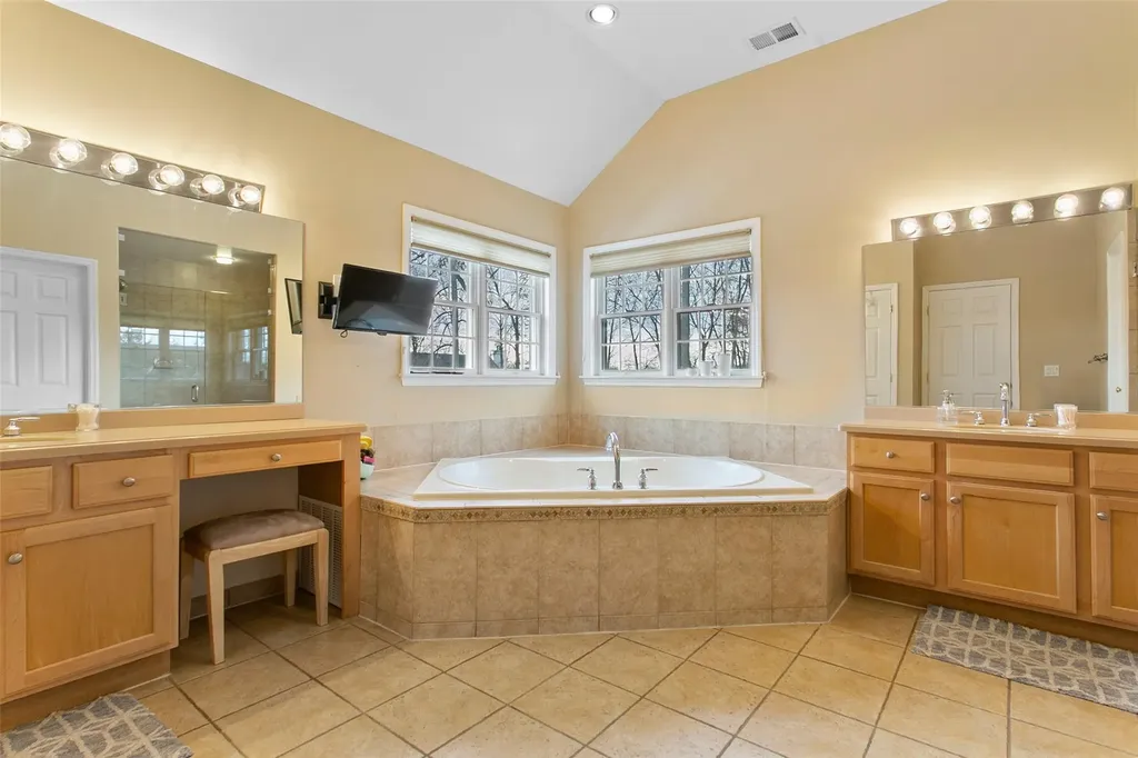 44 Loomis Drive Baldwin Place NY 10505