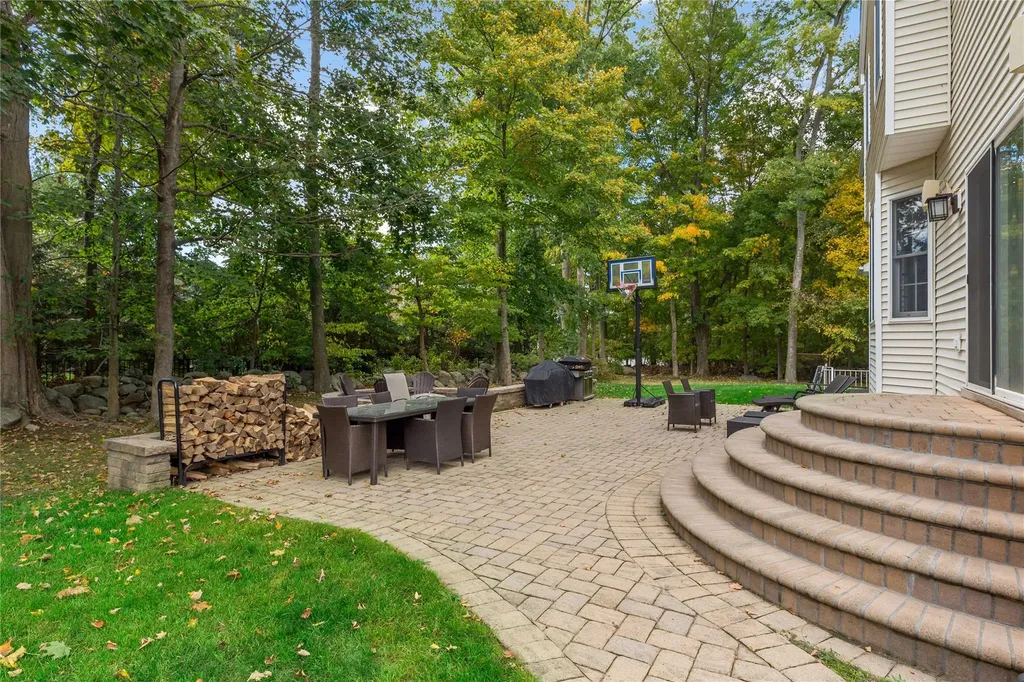 44 Loomis Drive Baldwin Place NY 10505