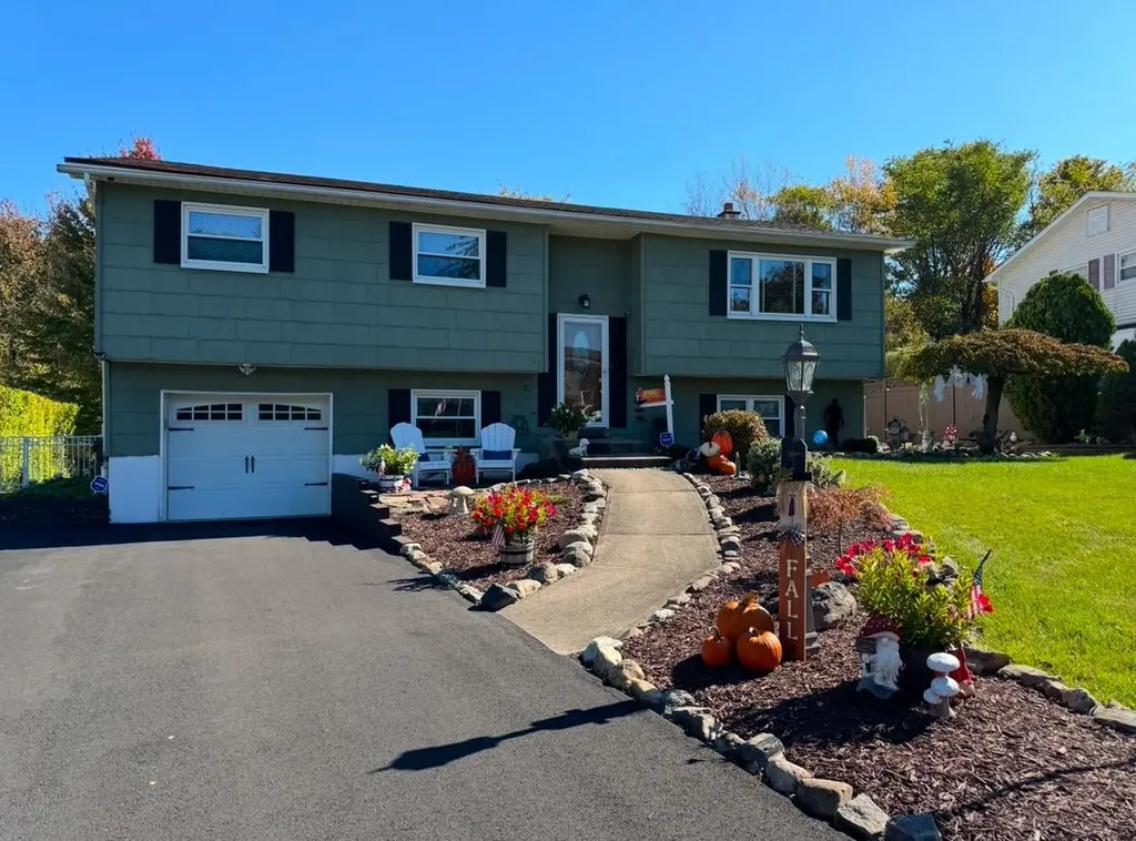 97 Rolling Meadows Road Middletown NY 10940