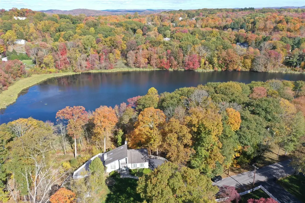 586 Wood Road Mahopac NY 10541