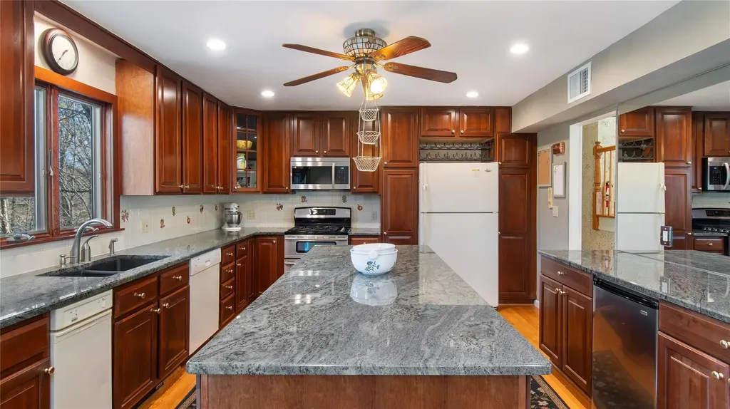 586 Wood Road Mahopac NY 10541