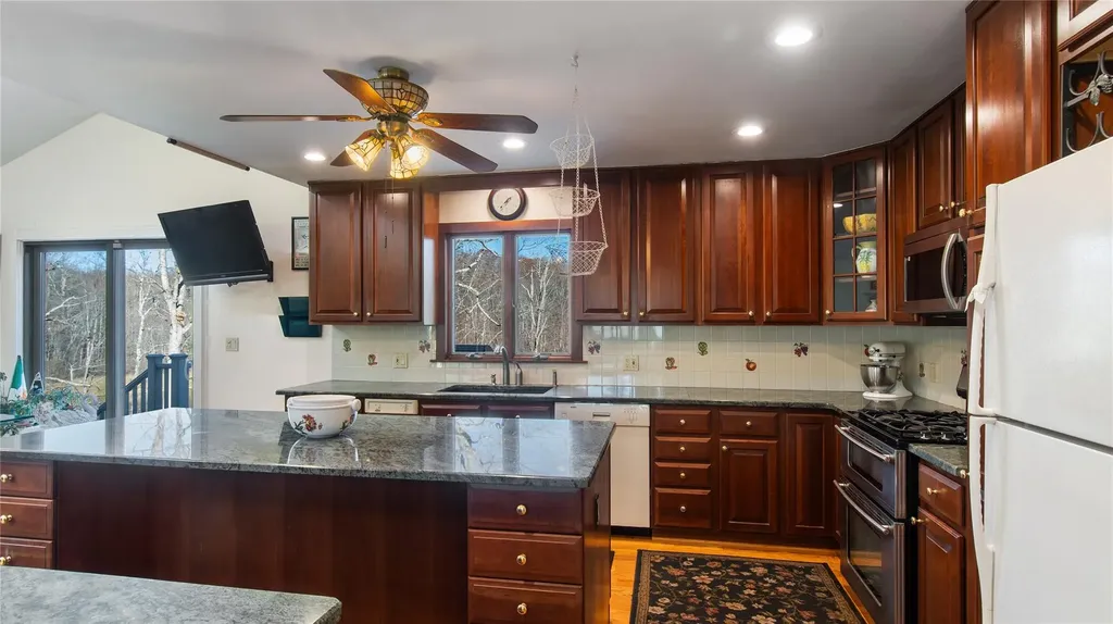 586 Wood Road Mahopac NY 10541