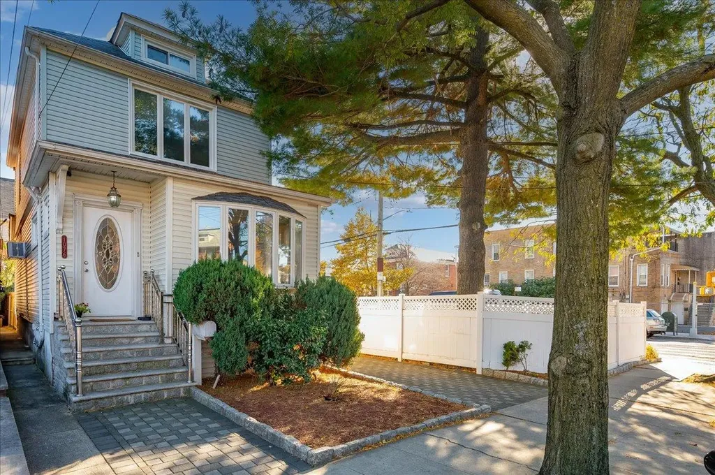 1076/1074 Rhinelander Avenue Bronx NY 10461