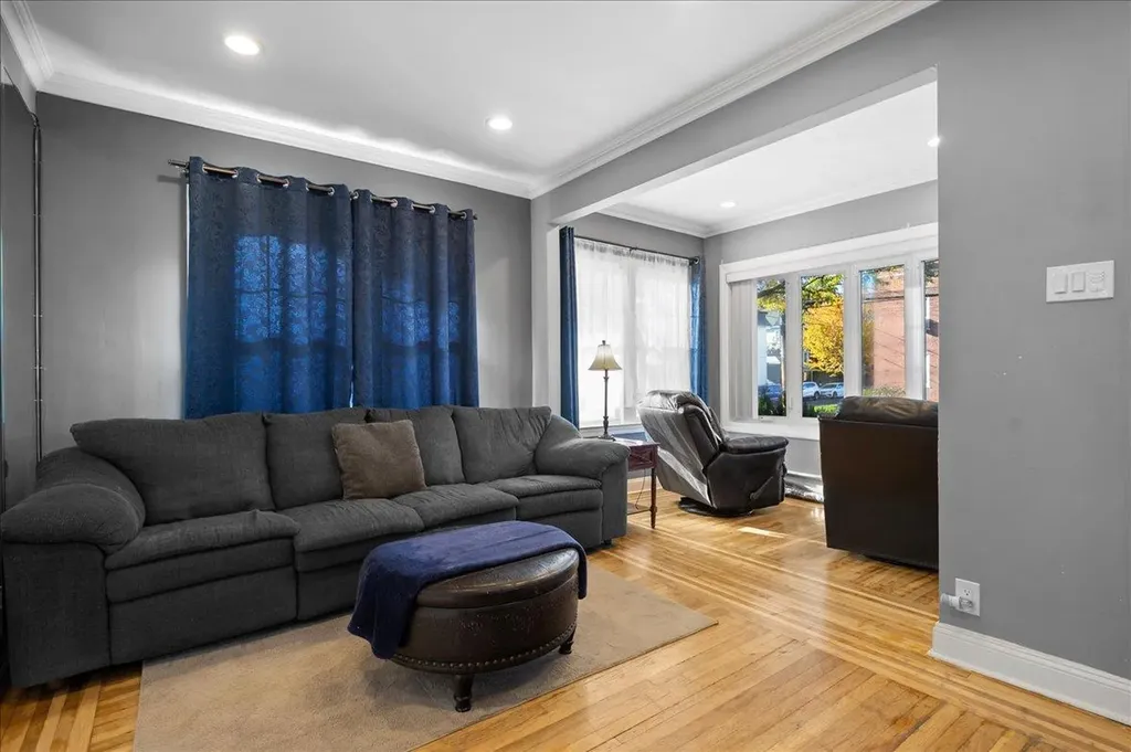 1076/1074 Rhinelander Avenue Bronx NY 10461
