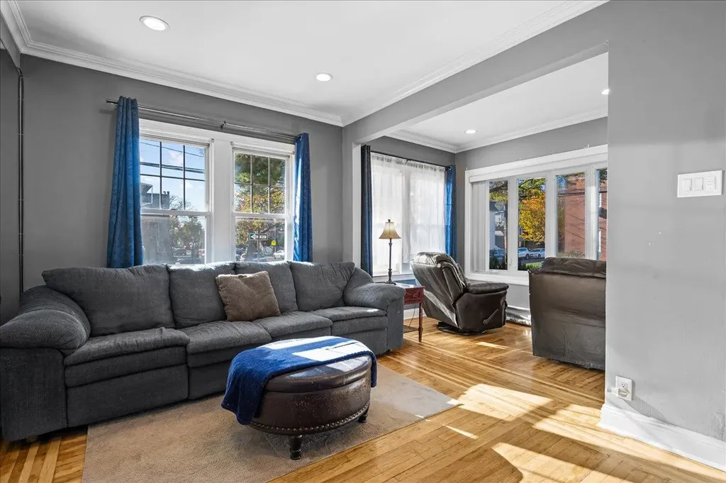 1076/1074 Rhinelander Avenue Bronx NY 10461