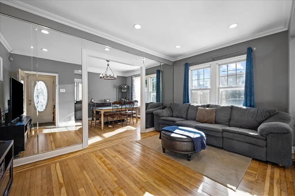 1076/1074 Rhinelander Avenue Bronx NY 10461