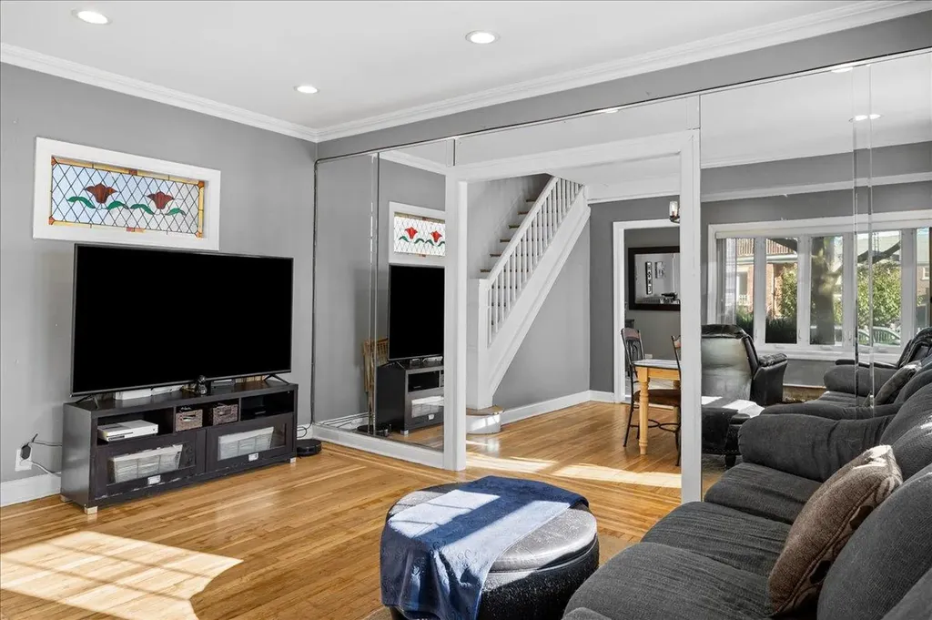 1076/1074 Rhinelander Avenue Bronx NY 10461