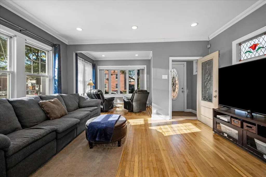 1076/1074 Rhinelander Avenue Bronx NY 10461