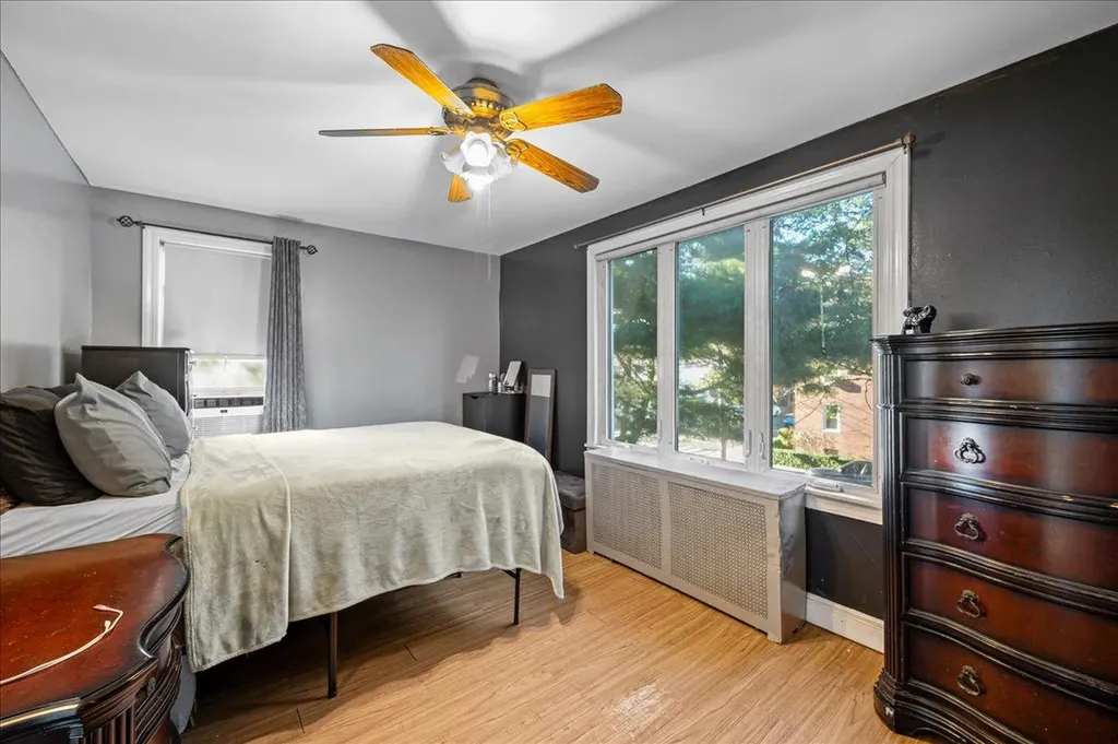 1076/1074 Rhinelander Avenue Bronx NY 10461