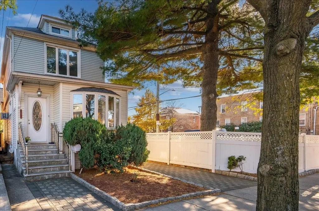 1076/1074 Rhinelander Avenue Bronx NY 10461