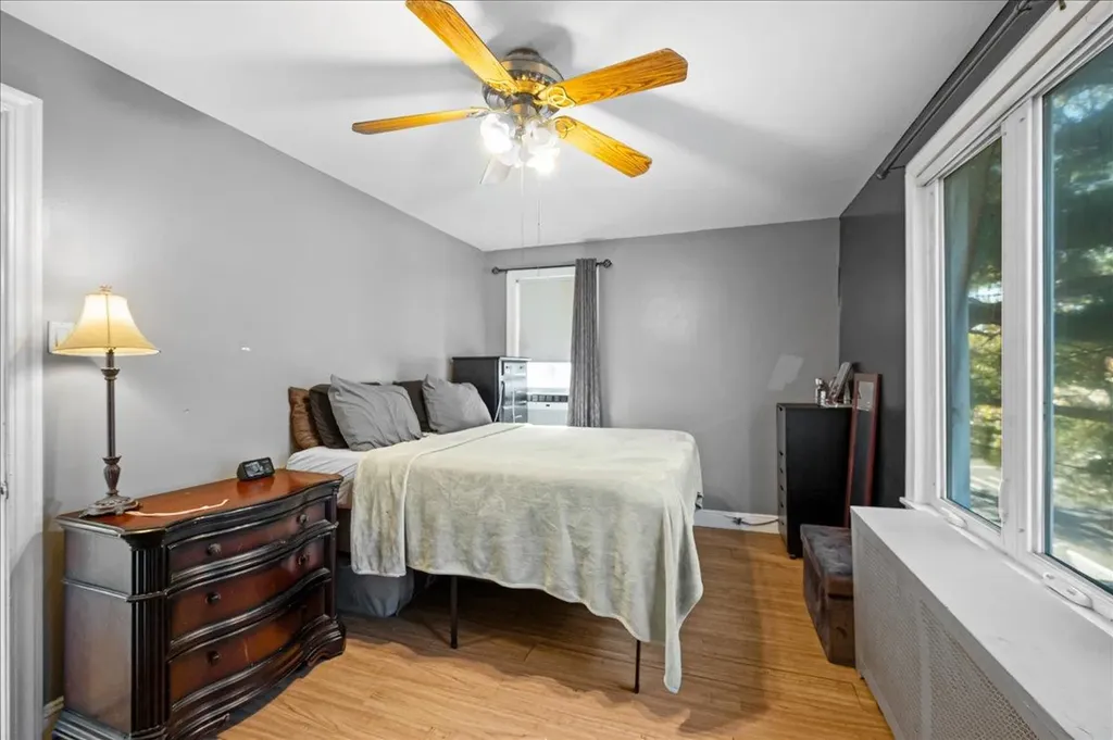 1076/1074 Rhinelander Avenue Bronx NY 10461