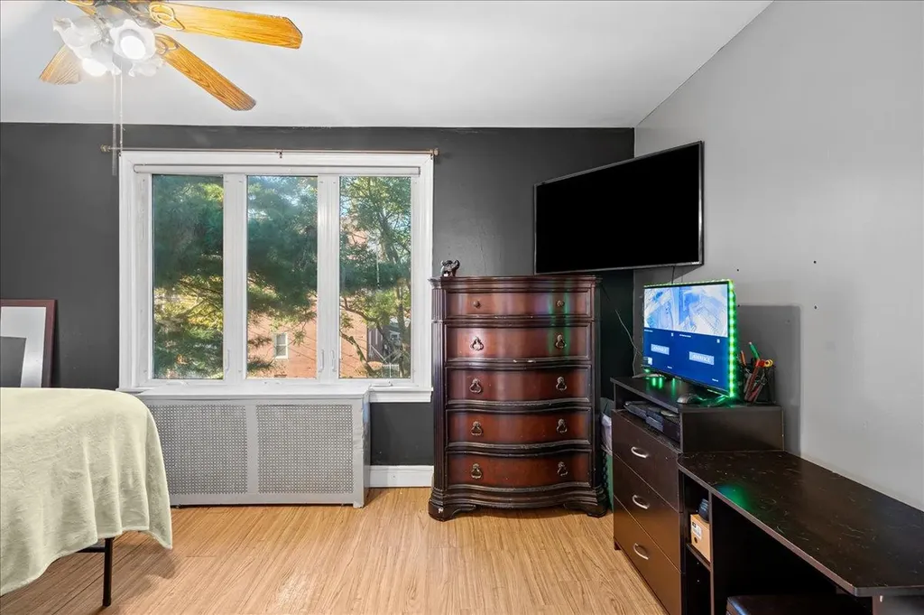 1076/1074 Rhinelander Avenue Bronx NY 10461