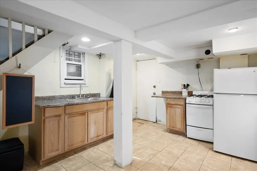 1076/1074 Rhinelander Avenue Bronx NY 10461