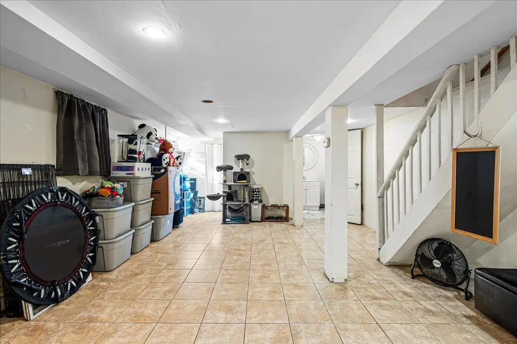 1076/1074 Rhinelander Avenue Bronx NY 10461