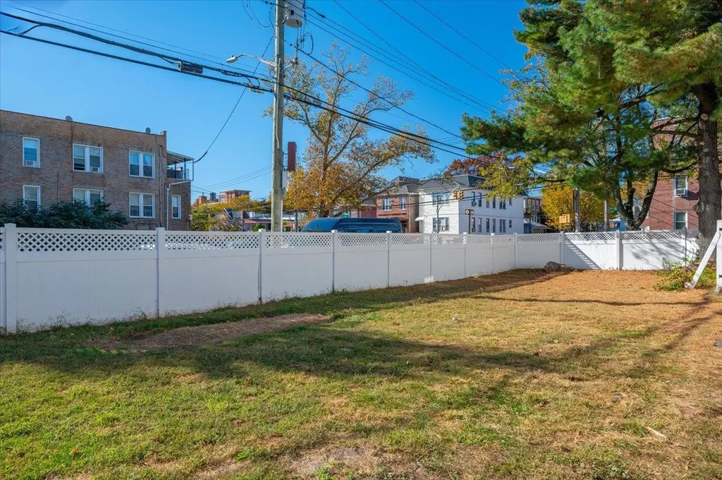 1076/1074 Rhinelander Avenue Bronx NY 10461