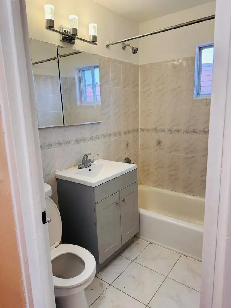 749 E 218th Street Bronx NY 10467