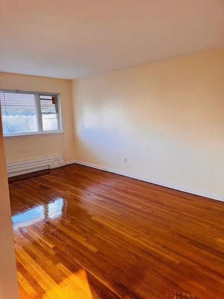 749 E 218th Street Bronx NY 10467