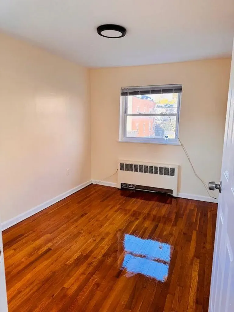 749 E 218th Street Bronx NY 10467