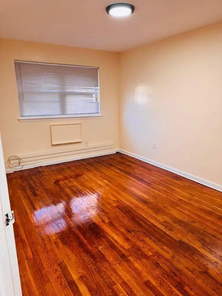 749 E 218th Street Bronx NY 10467